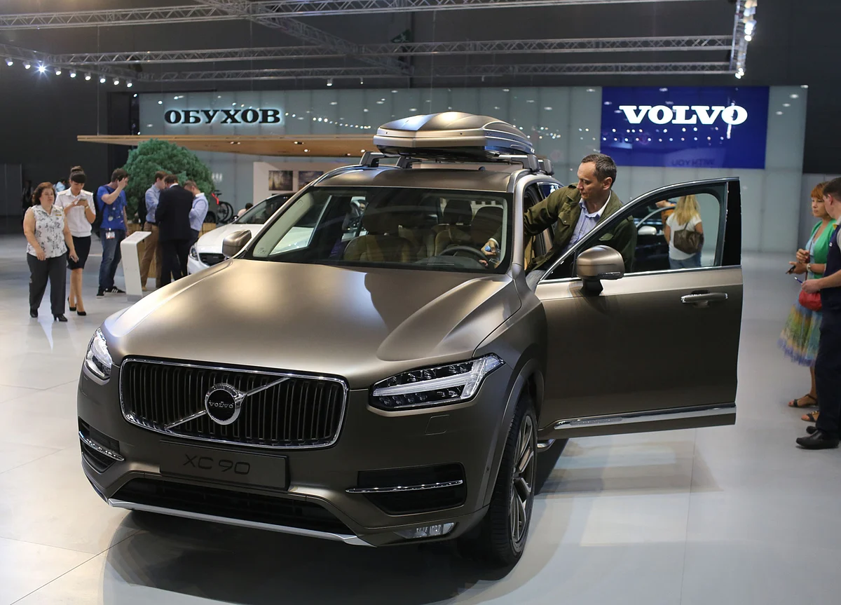 Volvo Plans to Sell First Heavy-Duty Electric Trucks in 2021