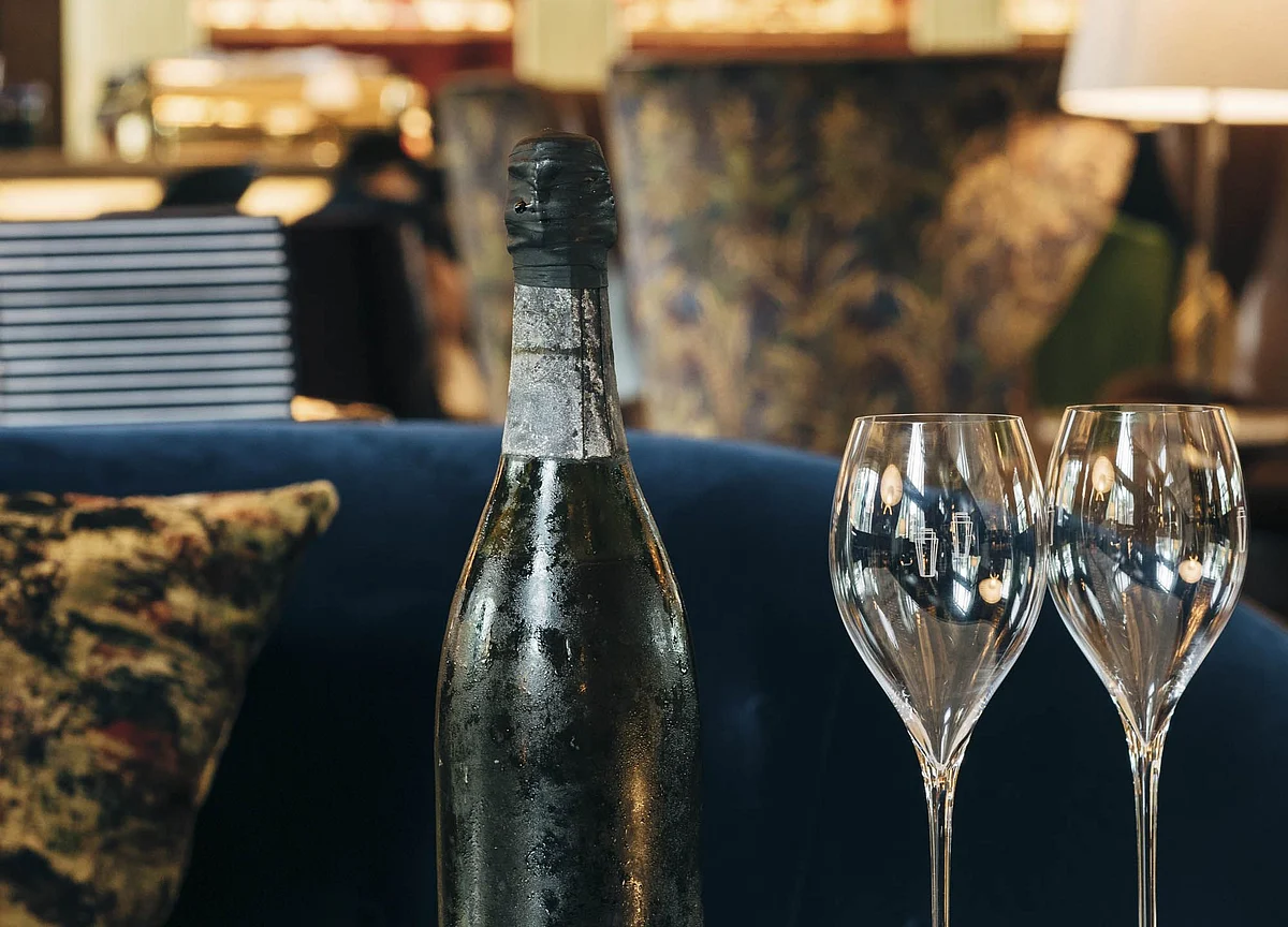 A Fancy Garden Party Calls for Mixing Gin With Champagne