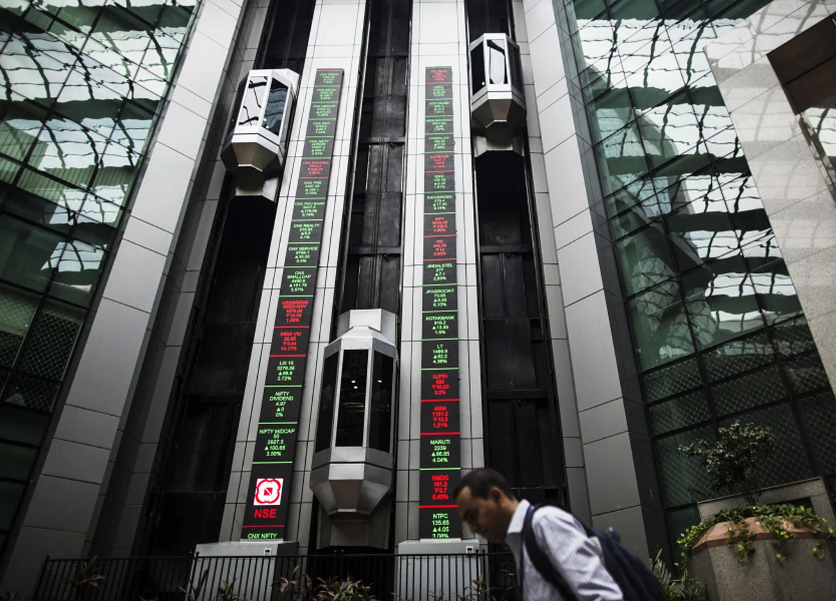 India Stocks Fall as Super-Rich Tax on Foreign Fund Trusts Stays