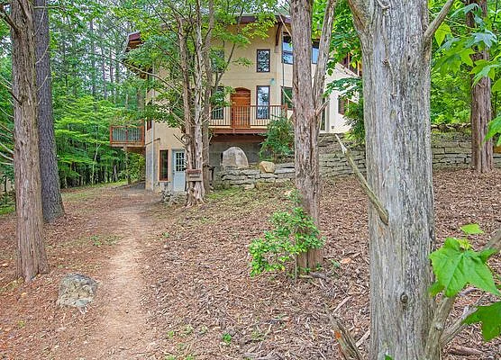 Eco-Friendly Mansions Can Hold Hidden Bargains for Home Buyers