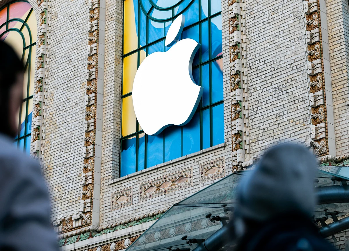Apple Is in Talks With Intel for Cellular Modem Unit