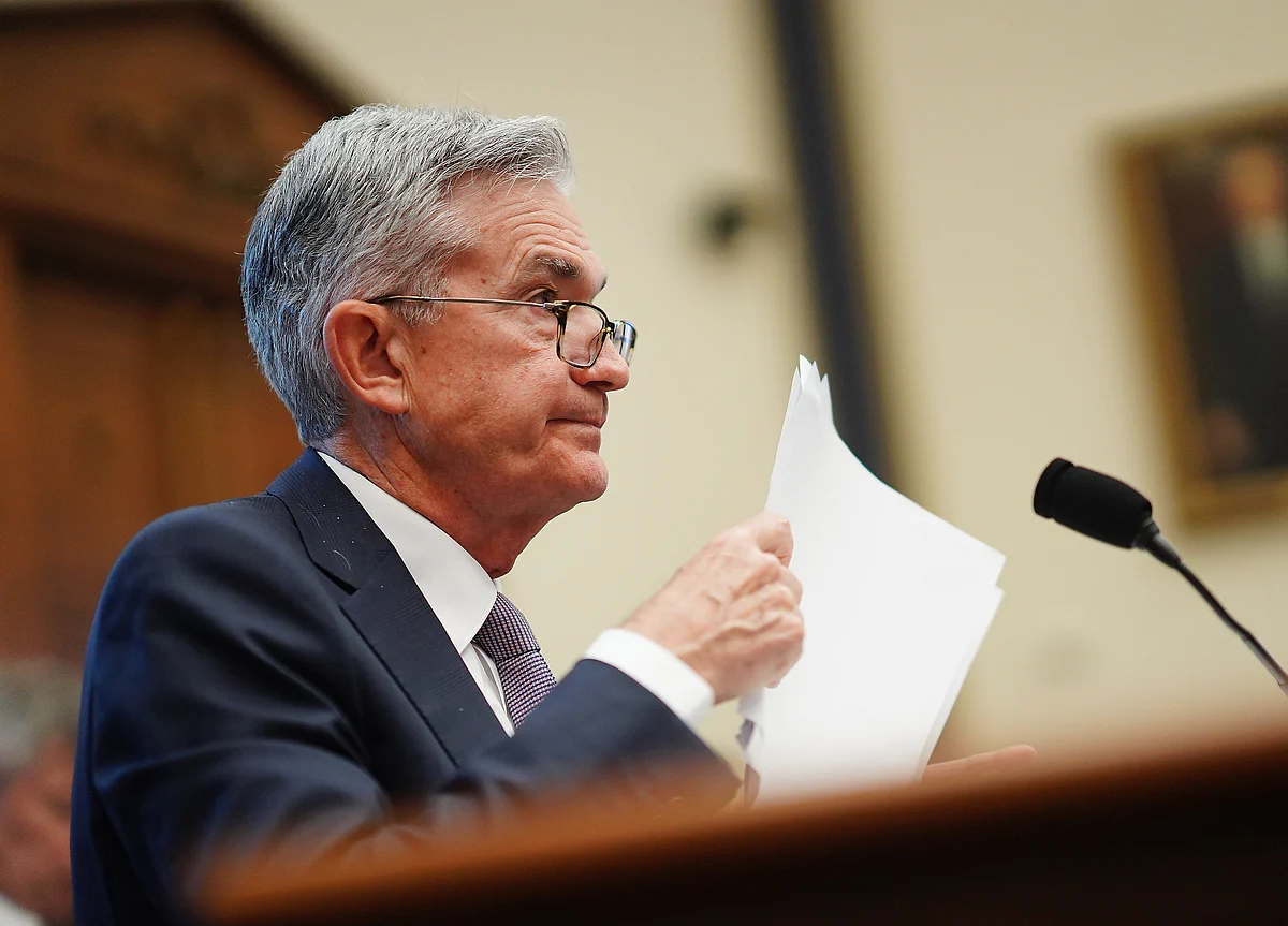 Powell Opens Door to Rate Cut on ‘Evolving’ Risks From Virus