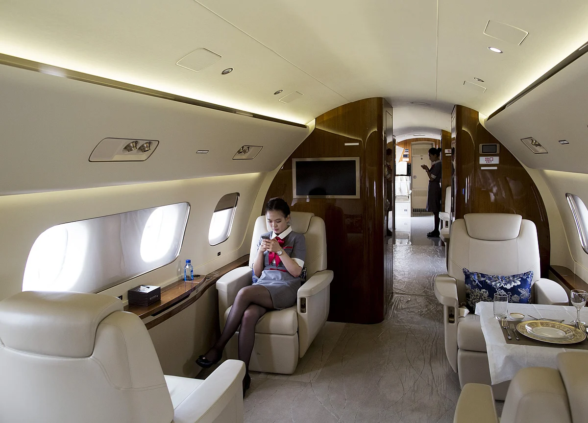 Cellphones a Flight Risk? Could Be on Some Boeing Jets
