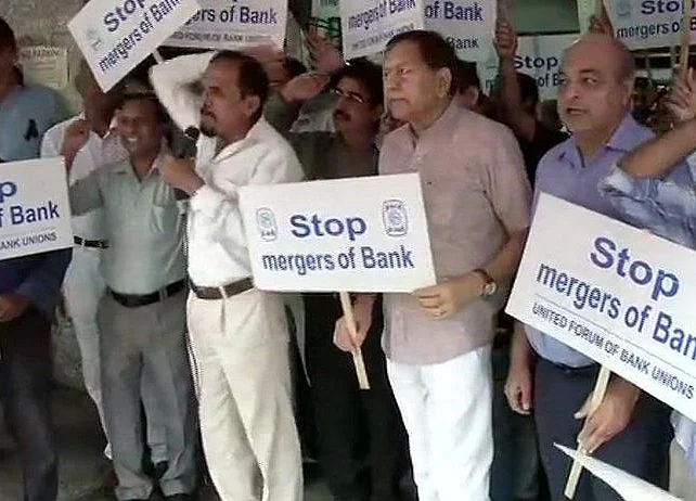 Bank Employees Stage Protest Against Centre’s Decision To Merge PSU Banks