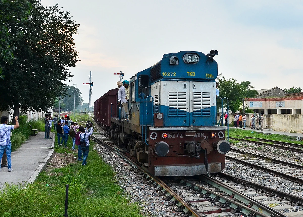 Pakistan Stops Samjhauta Express At Wagah, Indian Crew Escorts Train To Attari