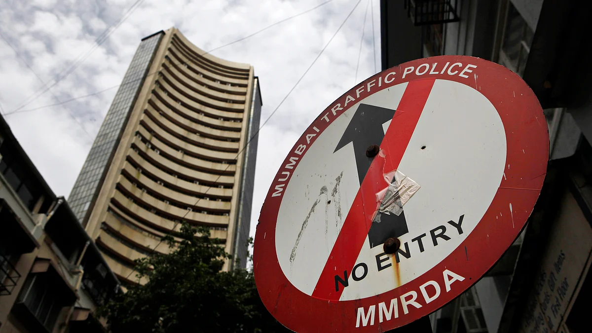 <div class="paragraphs"><p>The Bombay Stock Exchange building, left, looms over a no-entry street sign in Mumbai. (Photographer: Prashanth Vishwanathan/Bloomberg)</p></div>