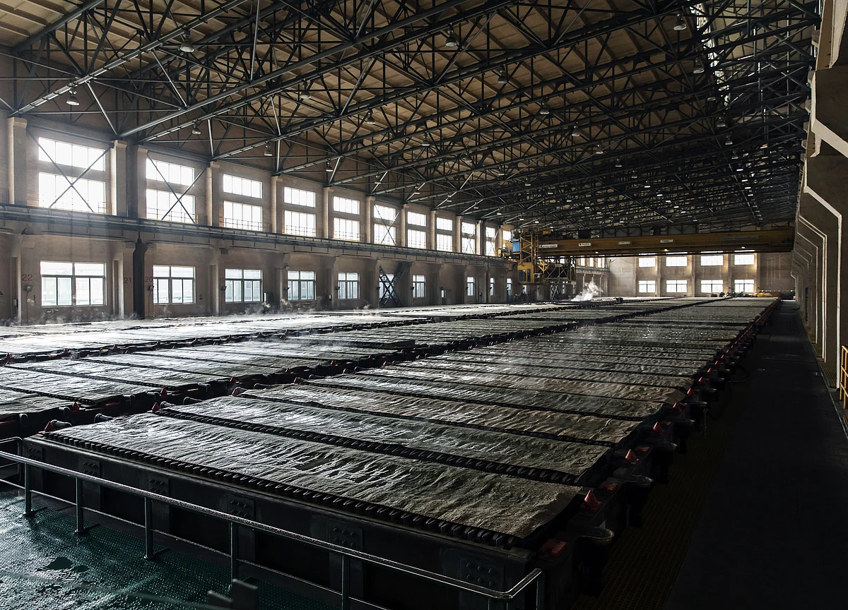 China July Industrial Output Growth Weakens to 17-Year Low