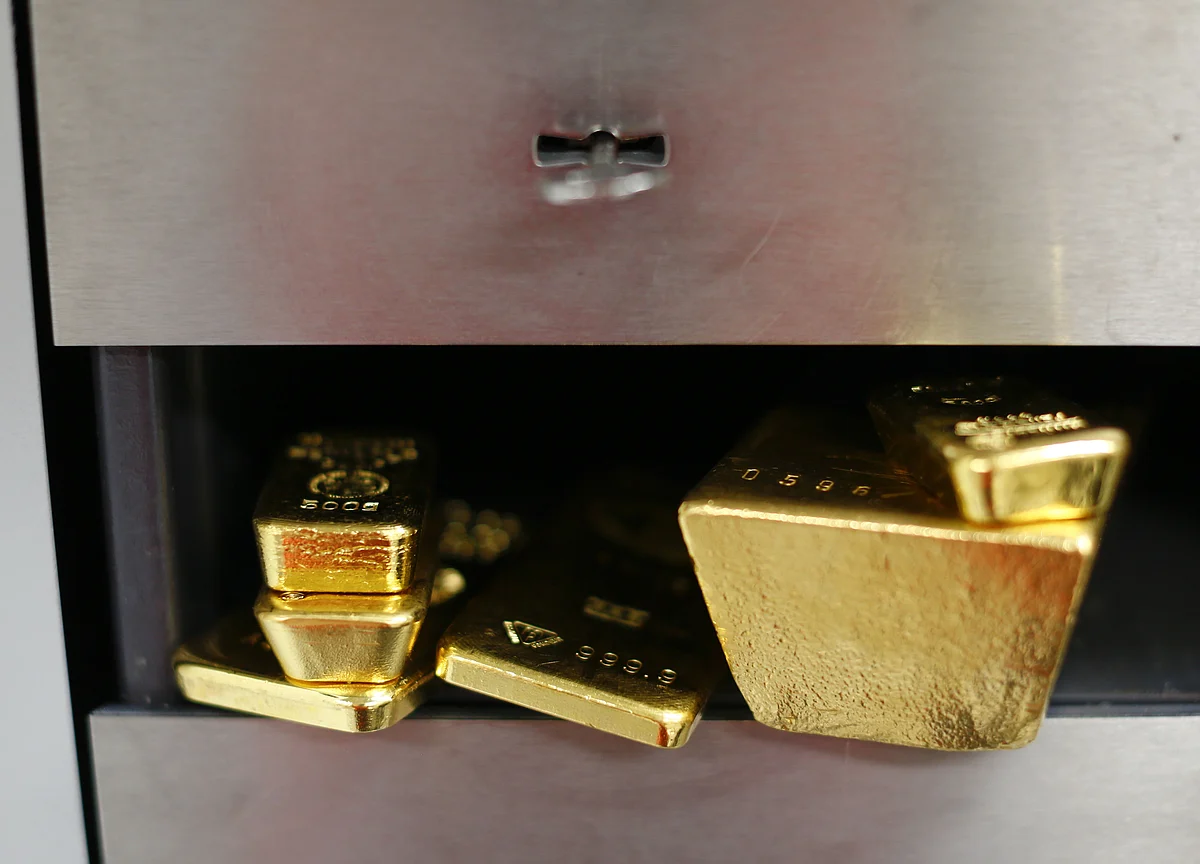 Gold Rises For Fourth Consecutive Day, Touches Fresh High Of Rs 38,995