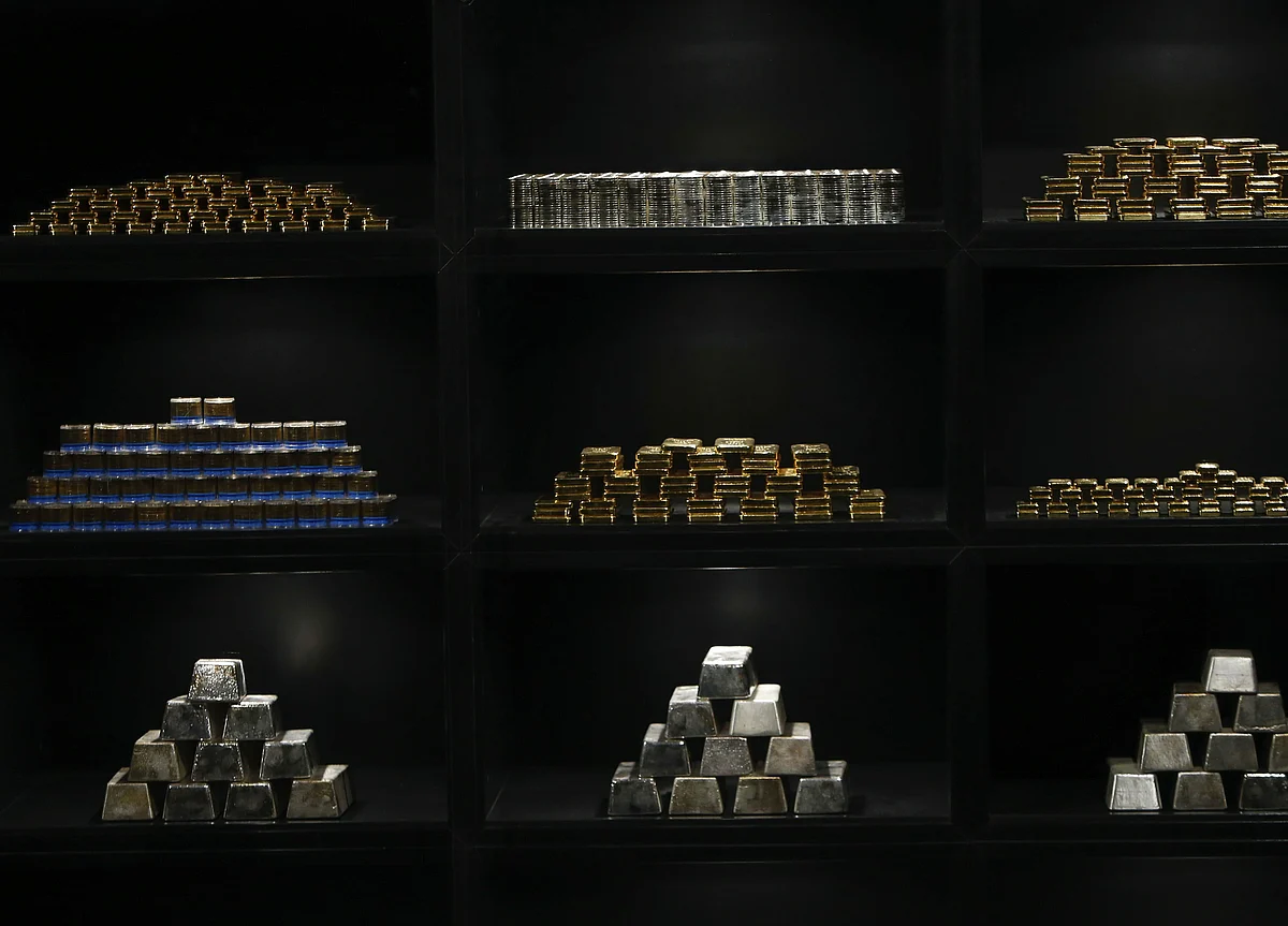 Gold Erases Gains as Trump Ratchets Down China Trade-War Tension