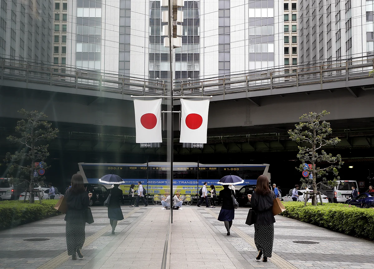 Japan's Surprise Growth Spurt Fails to Lift Clouds on Horizon