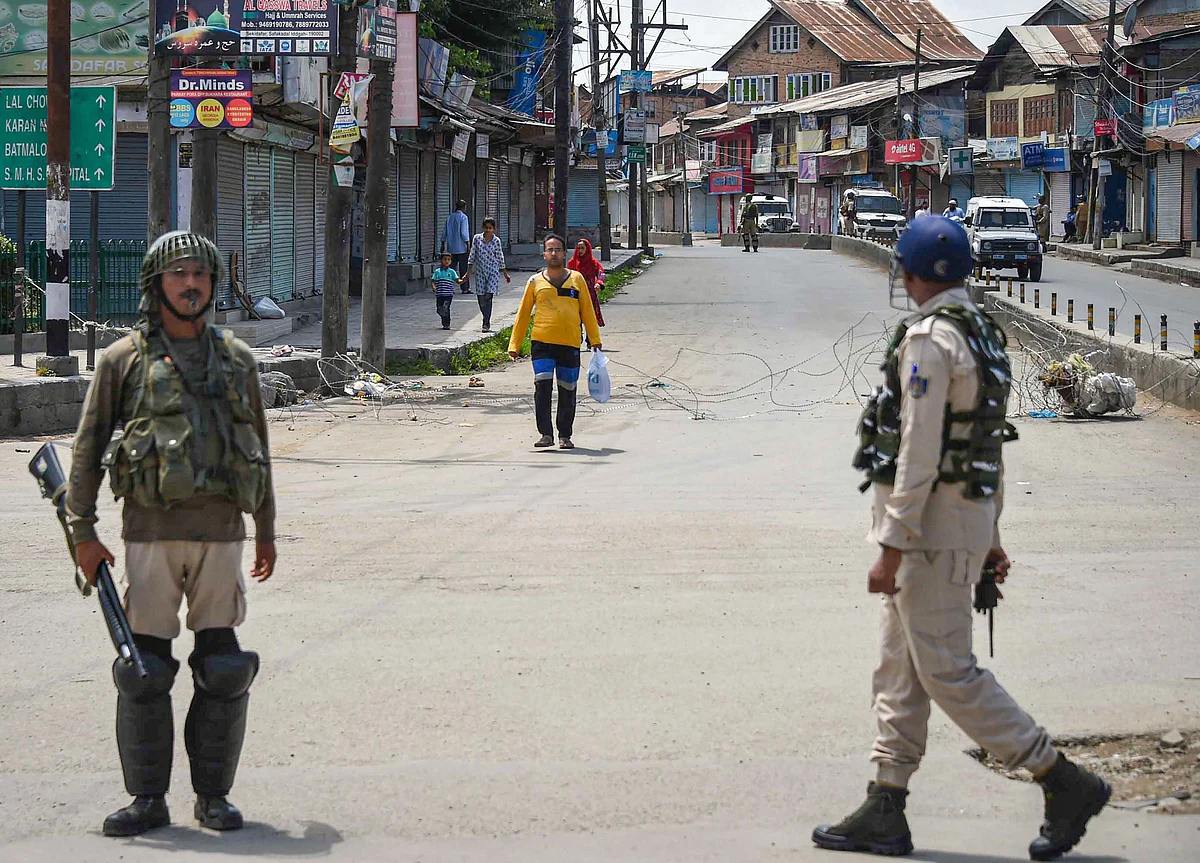 India Keeps Kashmir in Lockdown as Anger Grows Across the Valley