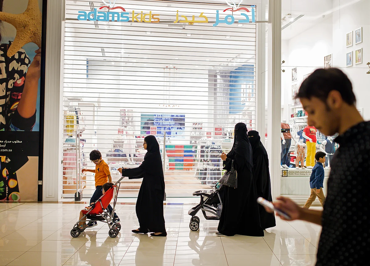 Saudi Women Get A New Right: Allowing Their Kids To Travel
