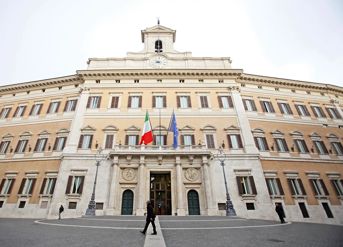 Italy Senate Delays No-Confidence Vote, Forcing Salvini to Wait