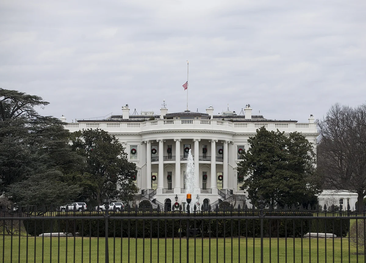White House Dismisses Payroll Tax Cuts as Slowdown Prevention