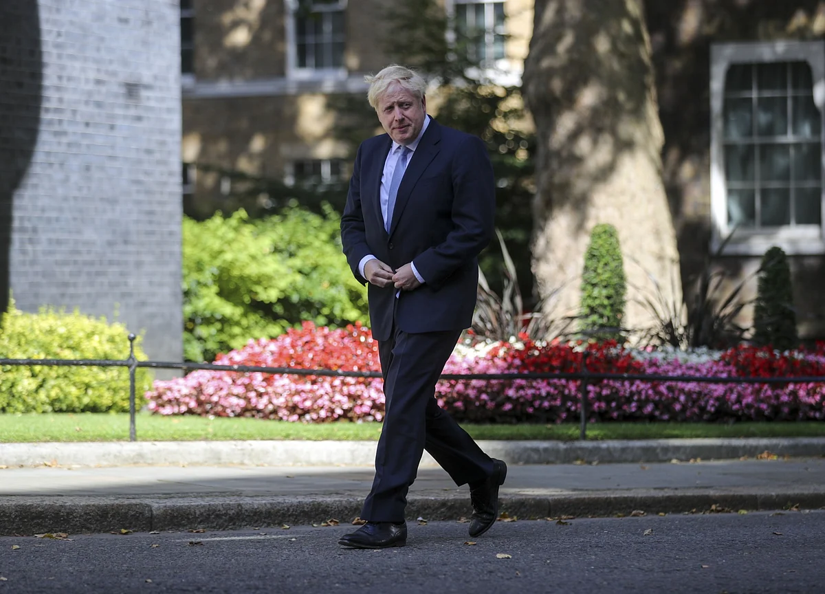Johnson’s Spending Puts U.K. Parties on Alert for Snap Election