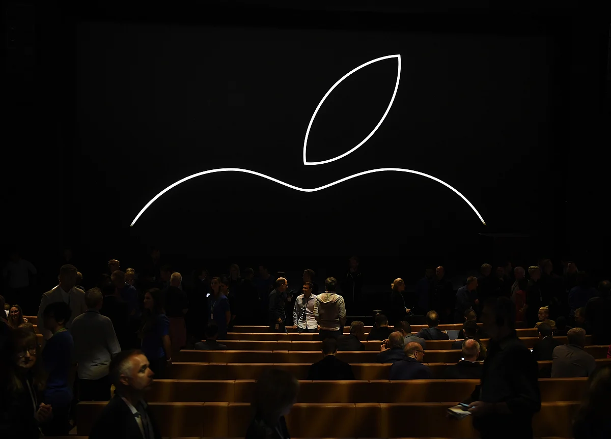 Apple Readies Camera-Focused Pro iPhones, New iPads, Larger MacBook Pro