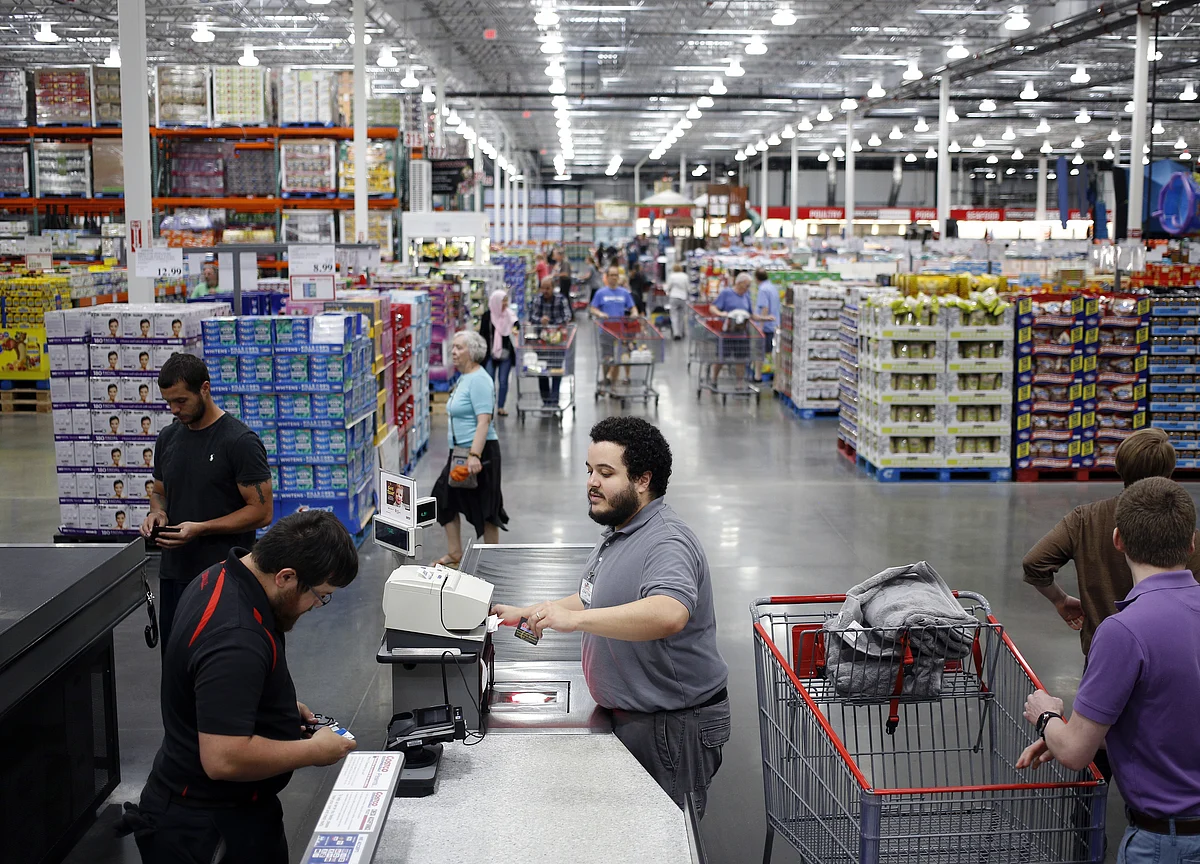 Costco Caps the Number of China Shoppers One Day After ‘Crazy’ Debut