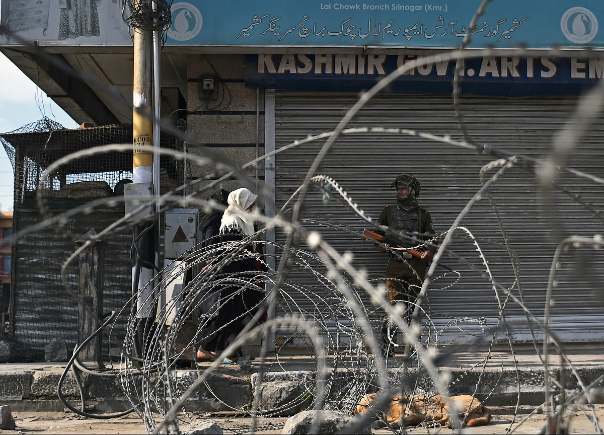 Pakistan Says It Is Prepared To ‘Go To Any Extent’ To Help Kashmiris