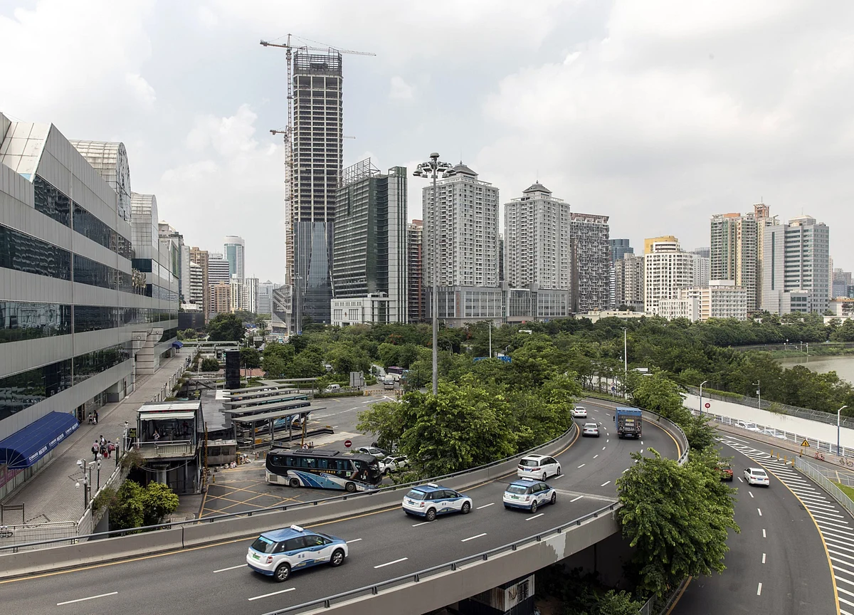 China Considering Increasing Local Debt Sales to Boost Stimulus