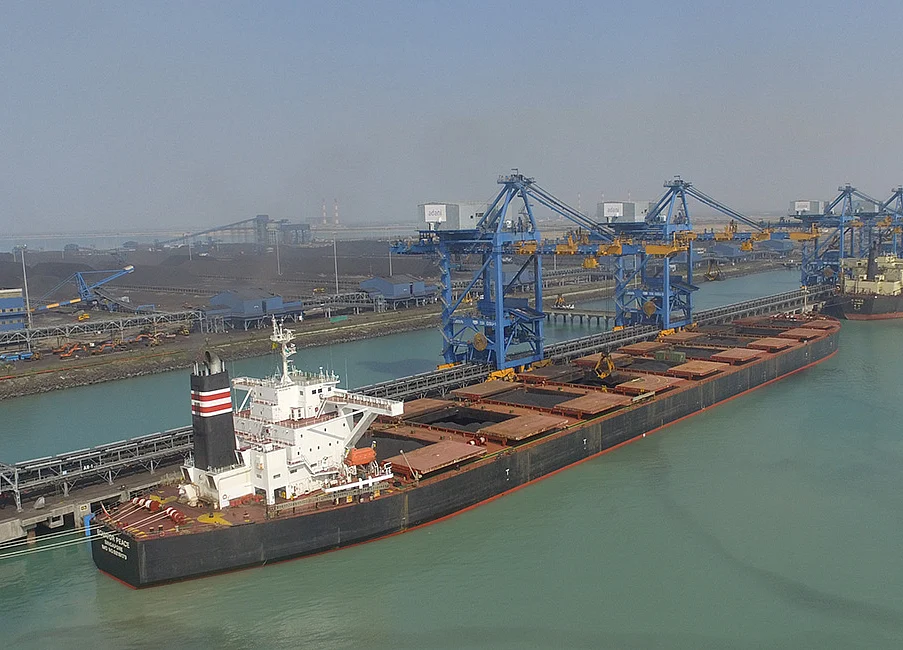 Adani to Partner With Sri Lanka’s Biggest Firm for Port Terminal