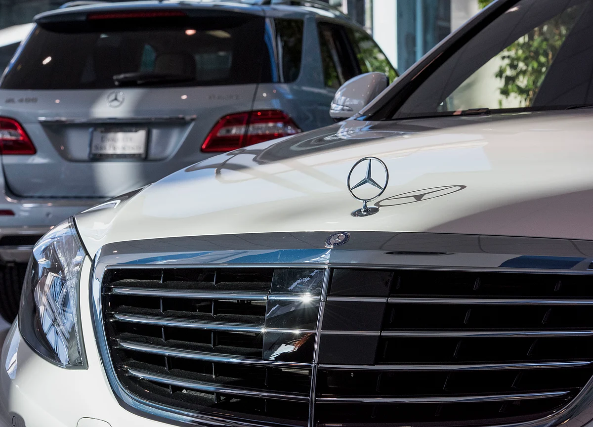Mercedes Bests BMW for the First Time in Months, Narrowing Race