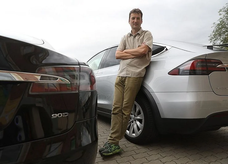 Tesla Service Is Criticized in BMW’s Backyard