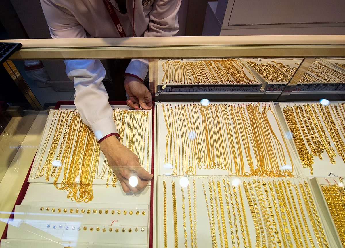 Hong Kong Unrest Sends Gold Investors to Seek Haven in Singapore
