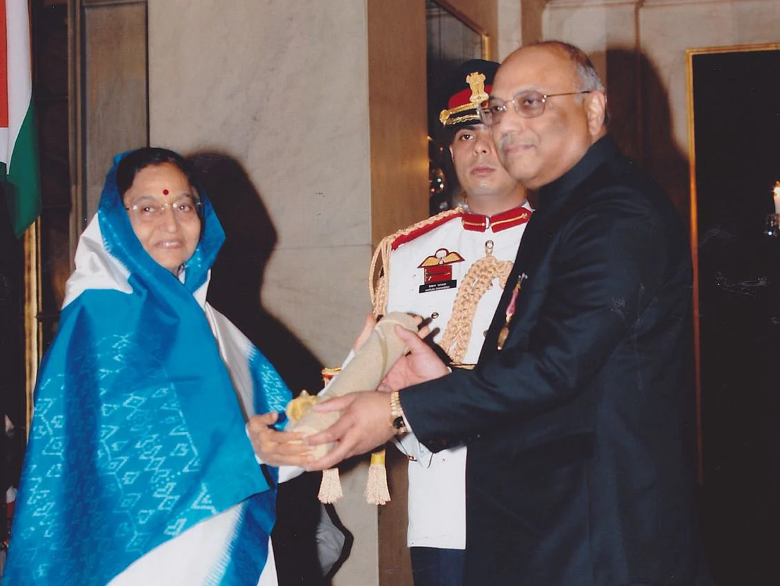 CK Prahalad receives the Padma Bhushan from President Pratibha Patil, at Rashtrapati Bhavan, on March 31, 2009. (Photograph: Courtesy Prahalad Family)