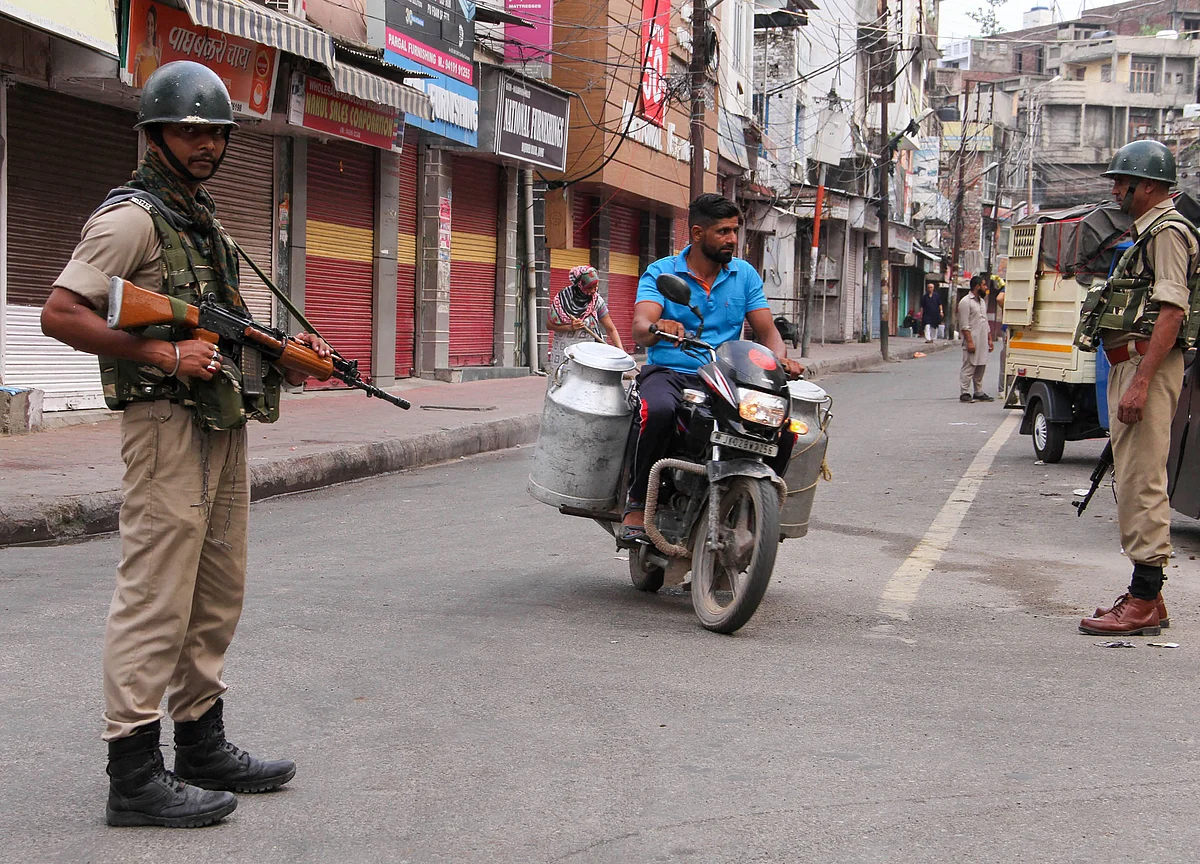 Two Armies Face Off Online as Kashmir Wakes to a New Reality