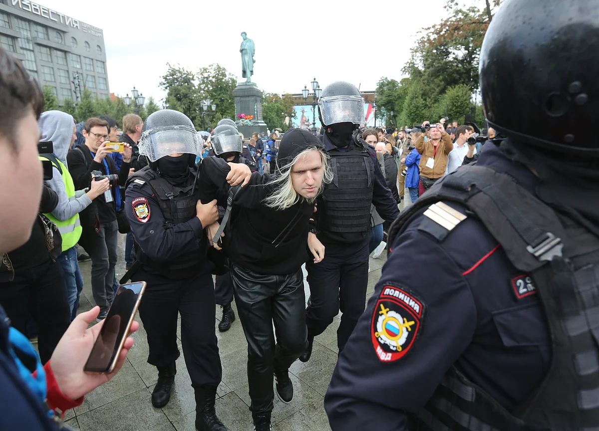 Russian Lawmakers Look for Foreign Hand Behind Wave of Protests