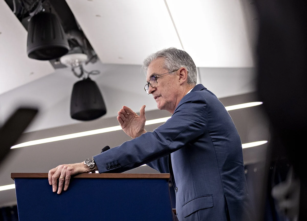 Powell Smashes Yield Curve Flatter by Sowing Doubts on Rate Cuts