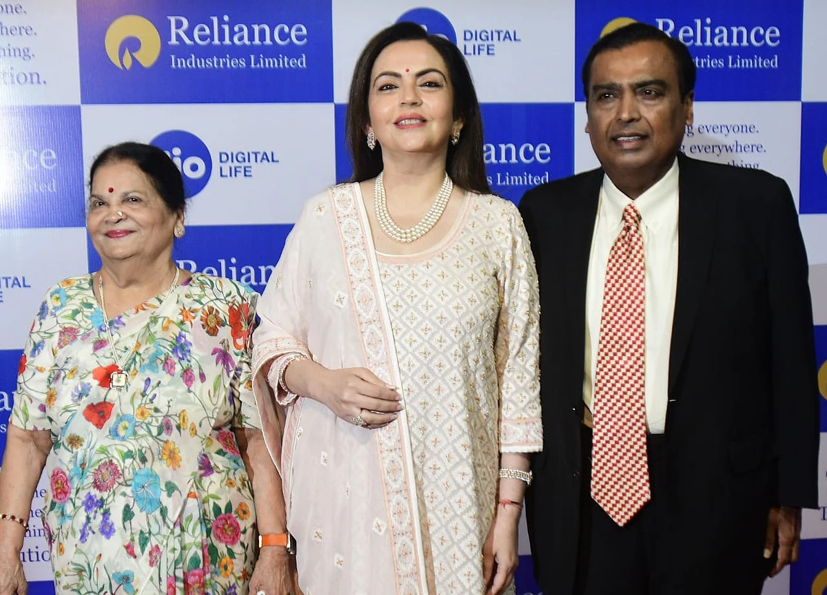 Reliance Says It'll Get $990 Million From BP in Fuel Retail Deal