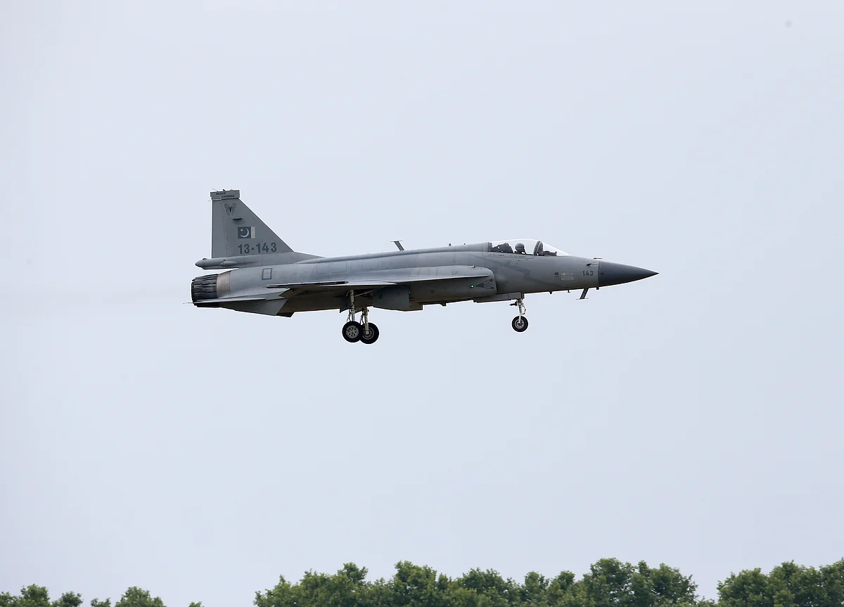 Pakistan Closes Three Aviation Routes Over Karachi