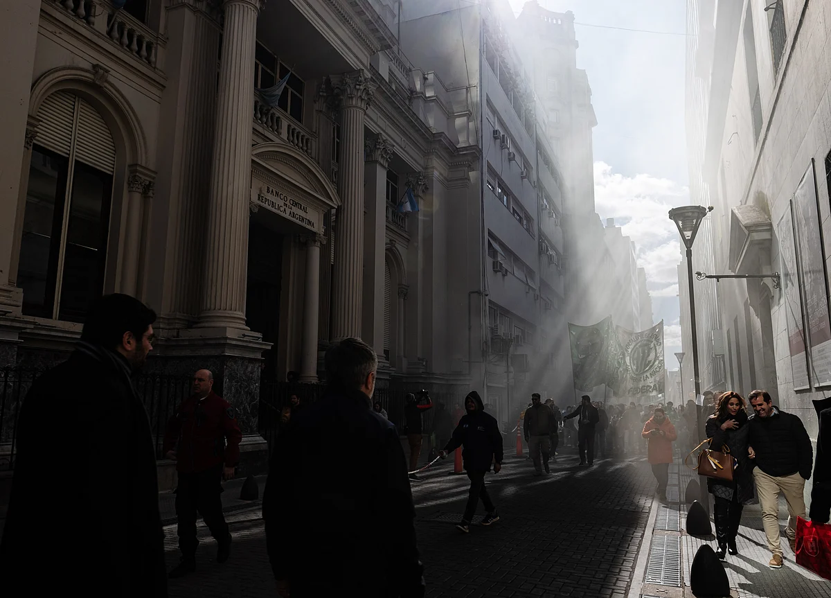 Argentina Seeks to Extend Maturity of $101 Billion of Debt