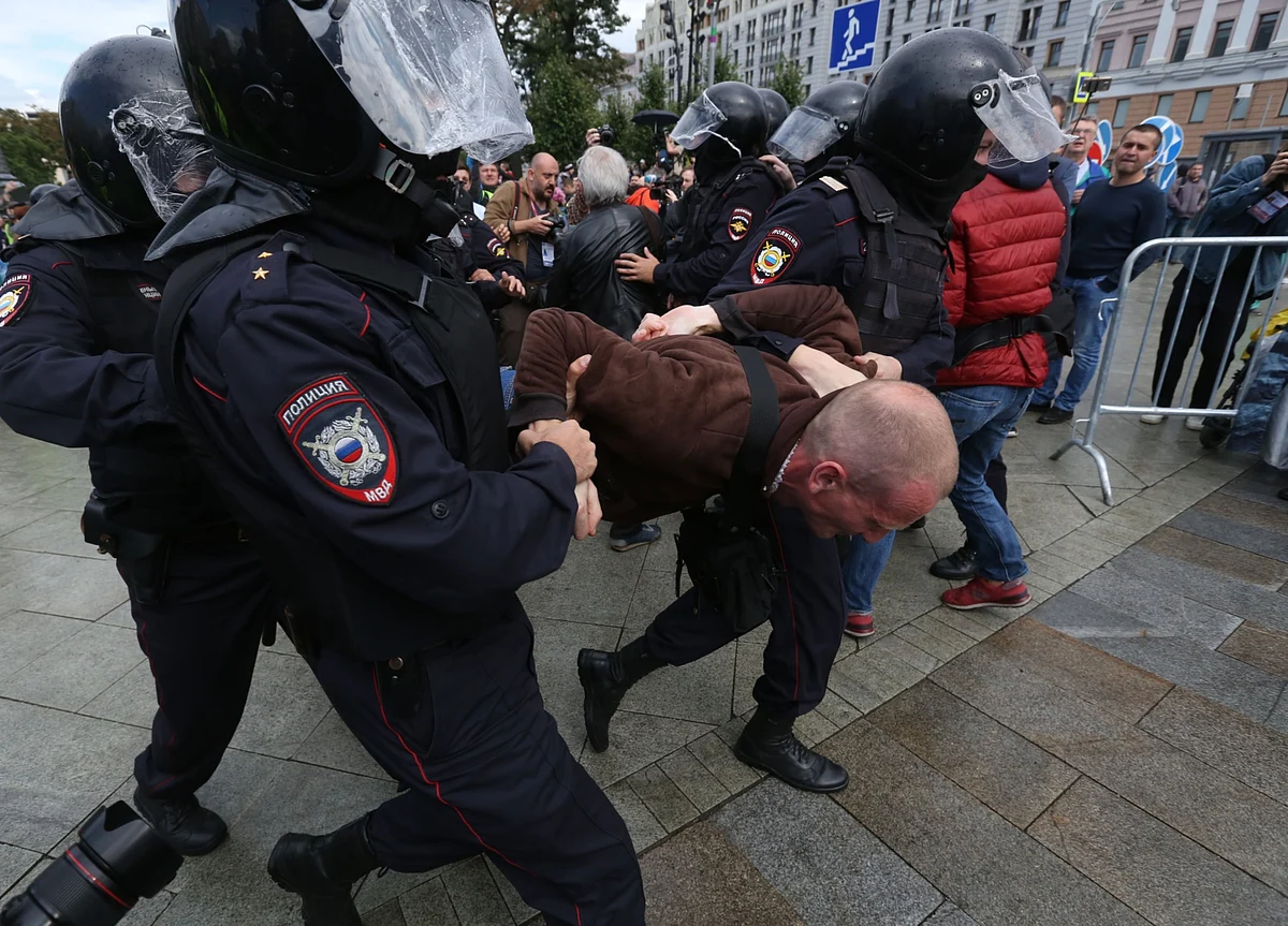 As Putin’s Popularity and the Economy Dip, Protests Pop Up Across Russia