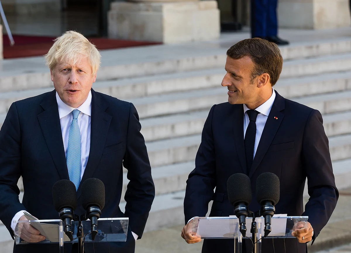 Macron Pours Cold Water on Johnson’s Optimism Over Brexit Deal