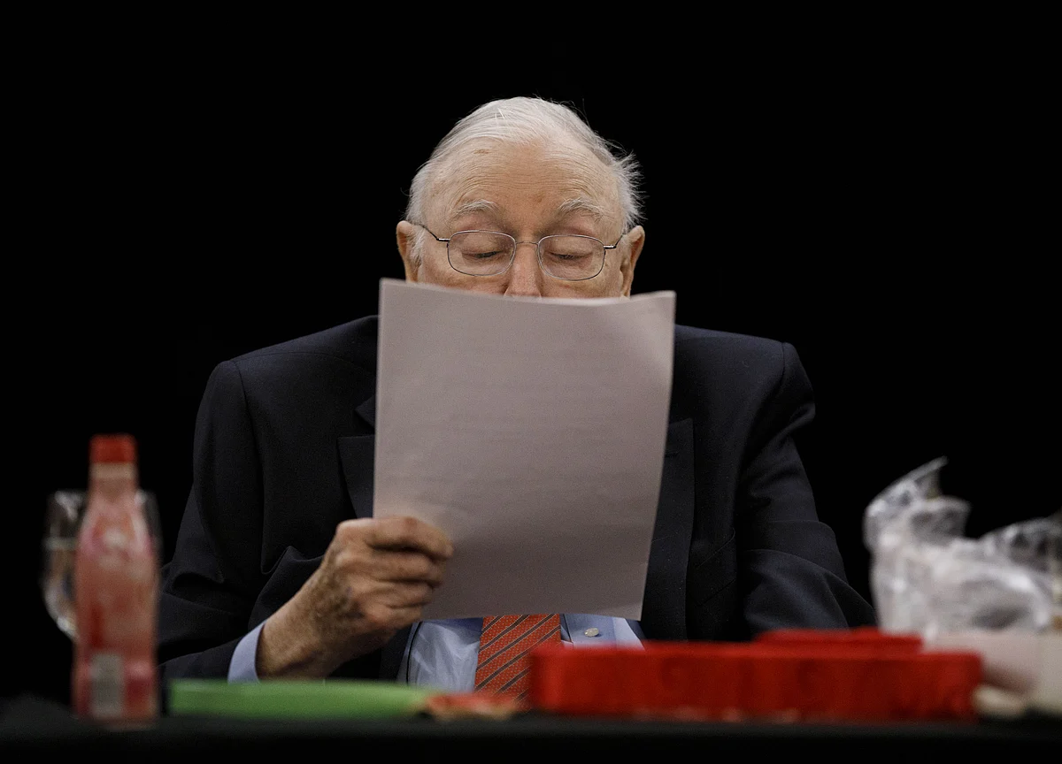 Munger Calls Out Robinhood, Other Brokers for ‘Dirty’ Money