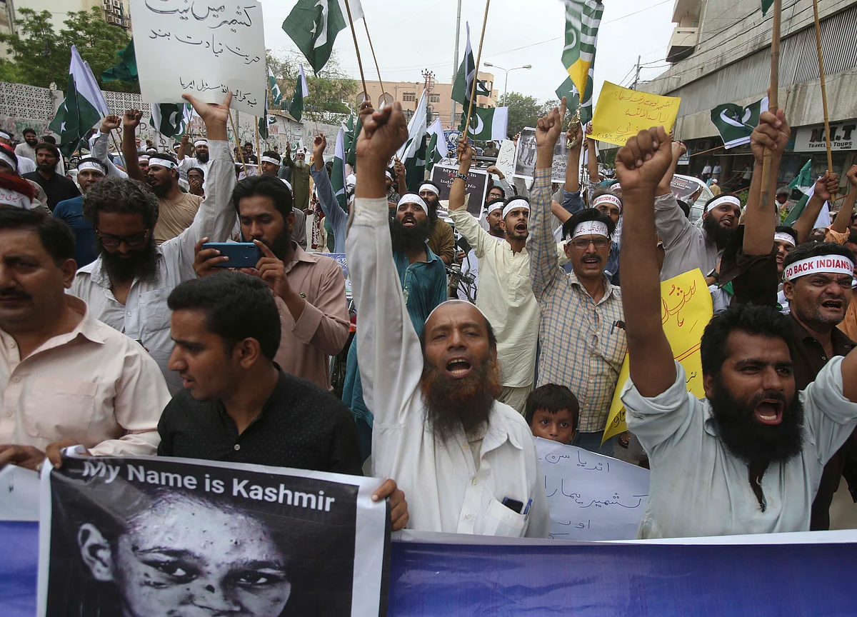 Pakistan Army Will Go to ‘Any Extent’ Against India’s Kashmir Move
