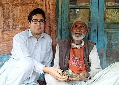 Former IAS Officer Shah Faesal Sent Back To Kashmir From Delhi