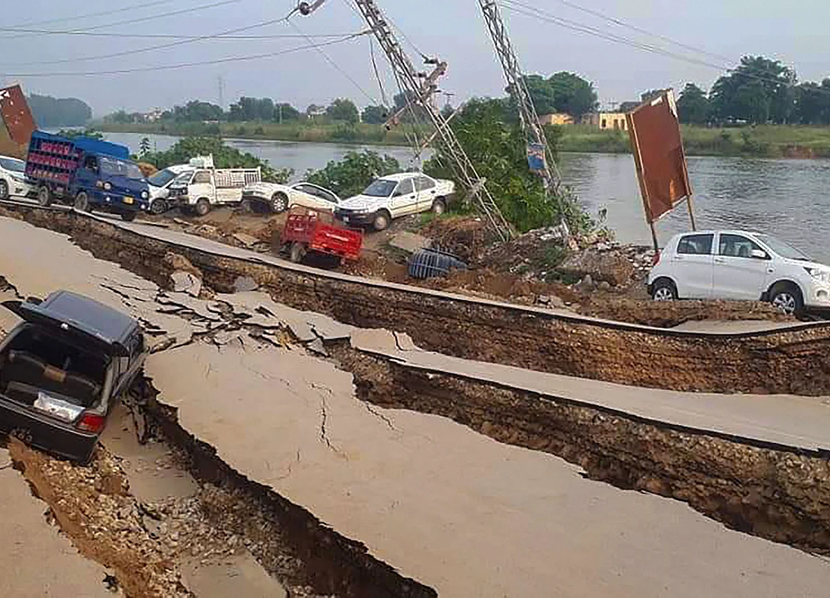 At Least 19 Killed, Over 300 Injured In PoK After Earthquake Jolts North Pakistan; Tremors Felt In Delhi