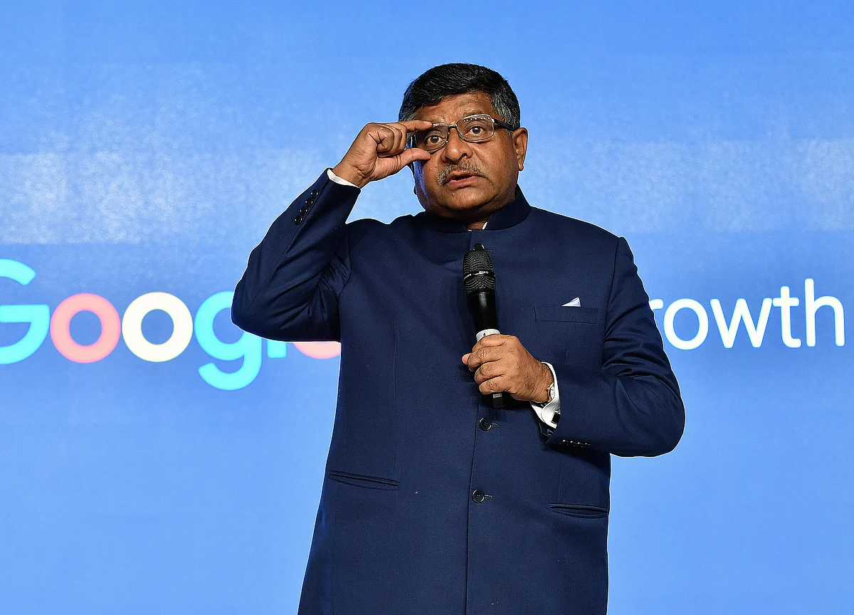 Telecom Minister Directs BSNL, MTNL To Proceed Quickly On VRS, Asset Monetisation Plans