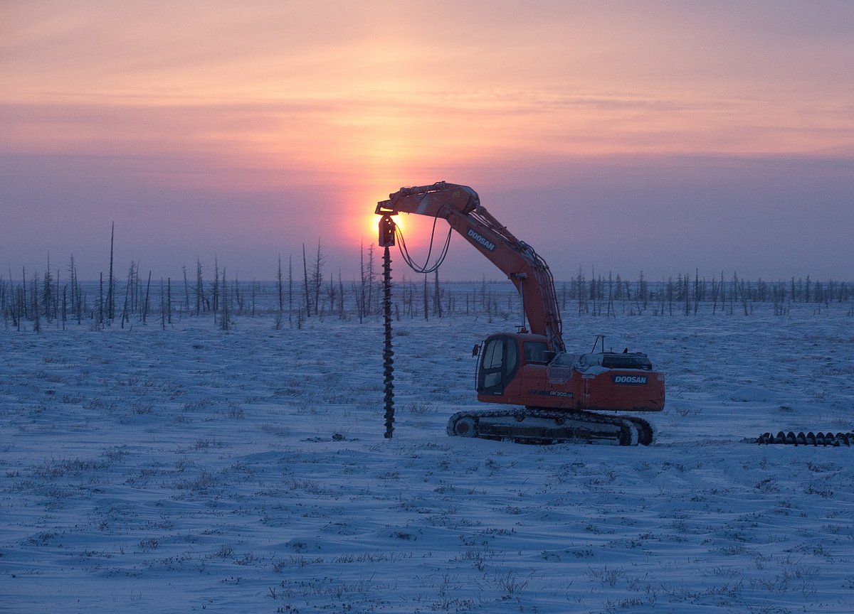 Oil Holds Gains With U.S. Energy Crisis Roiling Output, Refining