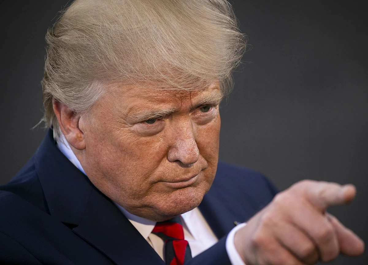 Trump Warns of Market Crash in Flurry of Anti-Impeachment Tweets