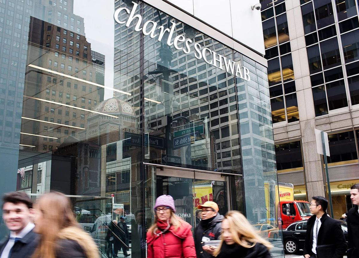 With $0 Fees, Schwab Risks Blowing Up Brokerage Model It Built