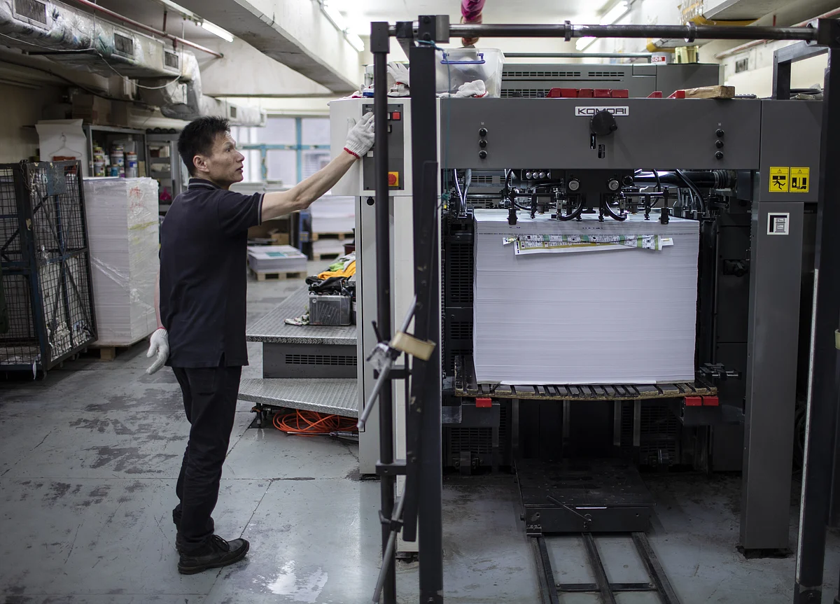 Hong Kong Manufacturing Sentiment Hit Amid Trade War, Protests