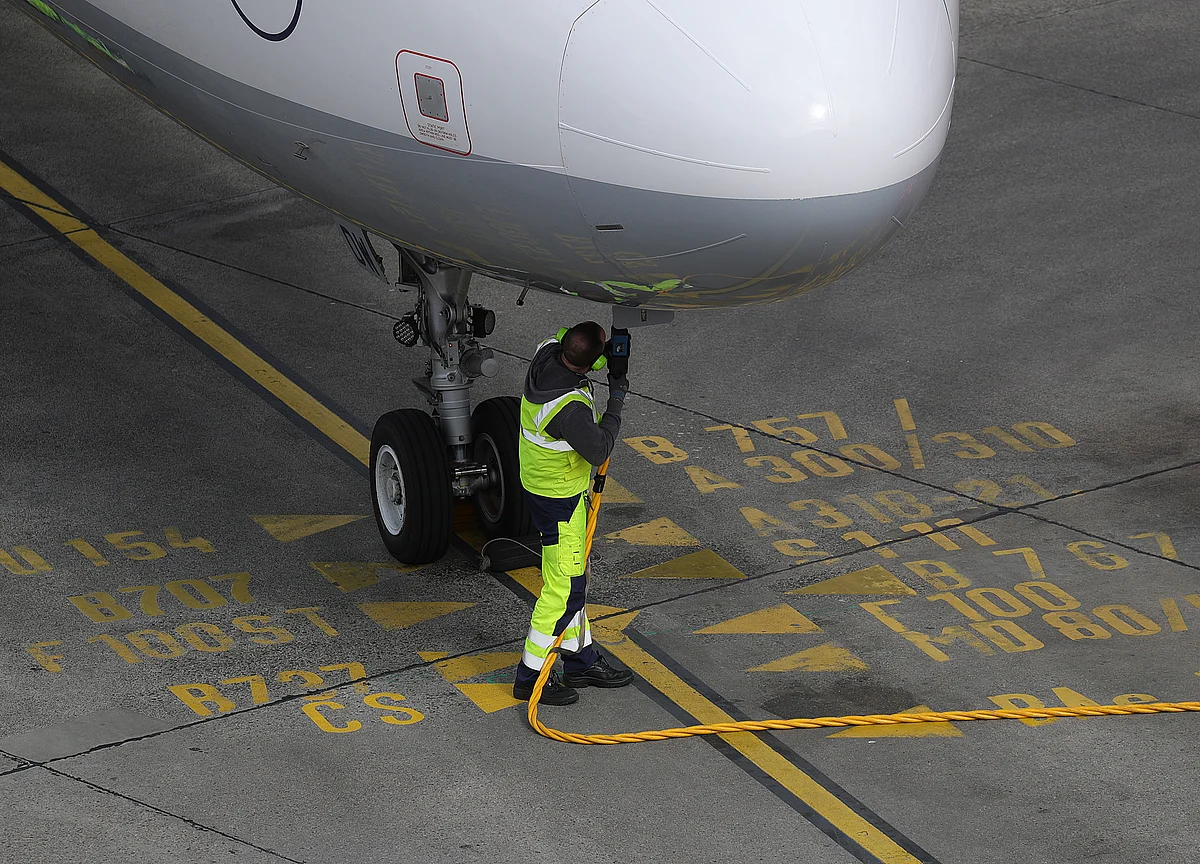 Oil Companies Flag Roadblocks In Rationalising Taxes On Jet Fuel