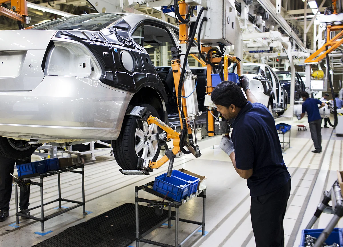 December Auto Sales: Ashok Leyland Sales Fall 28%; Royal Enfield Sales Decline 13%