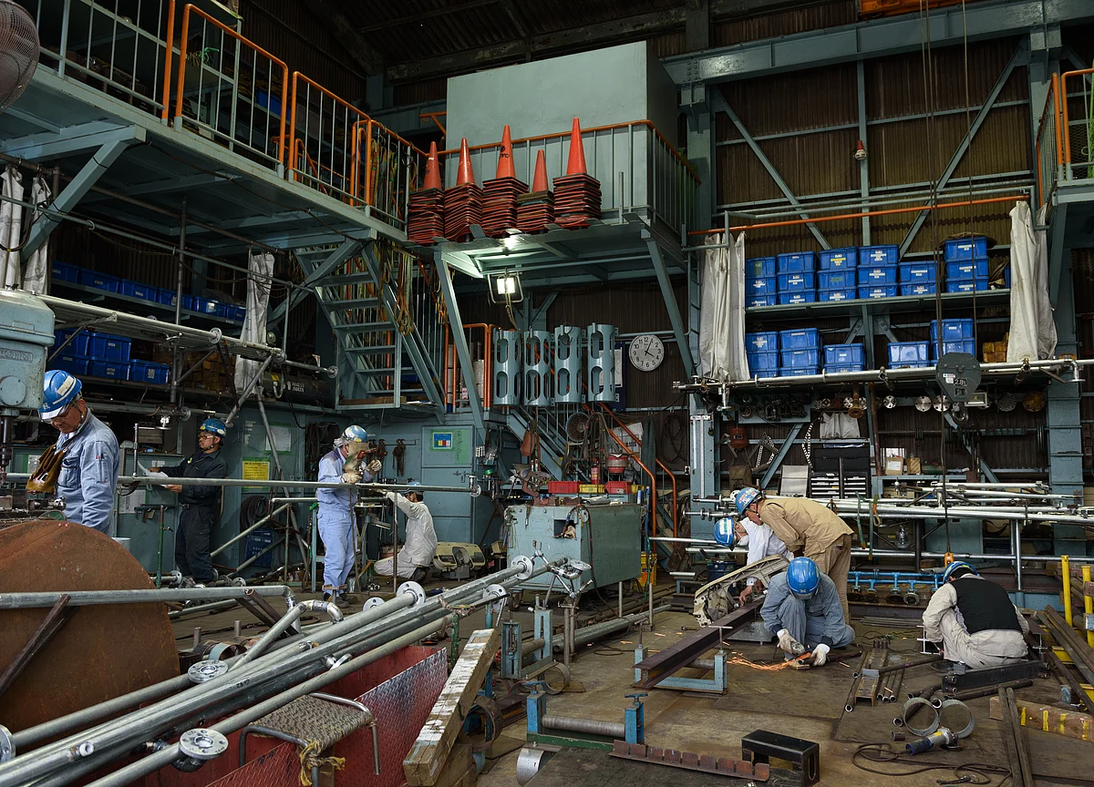 Japan’s Factory Output Falls as Global Slowdown Keeps Biting