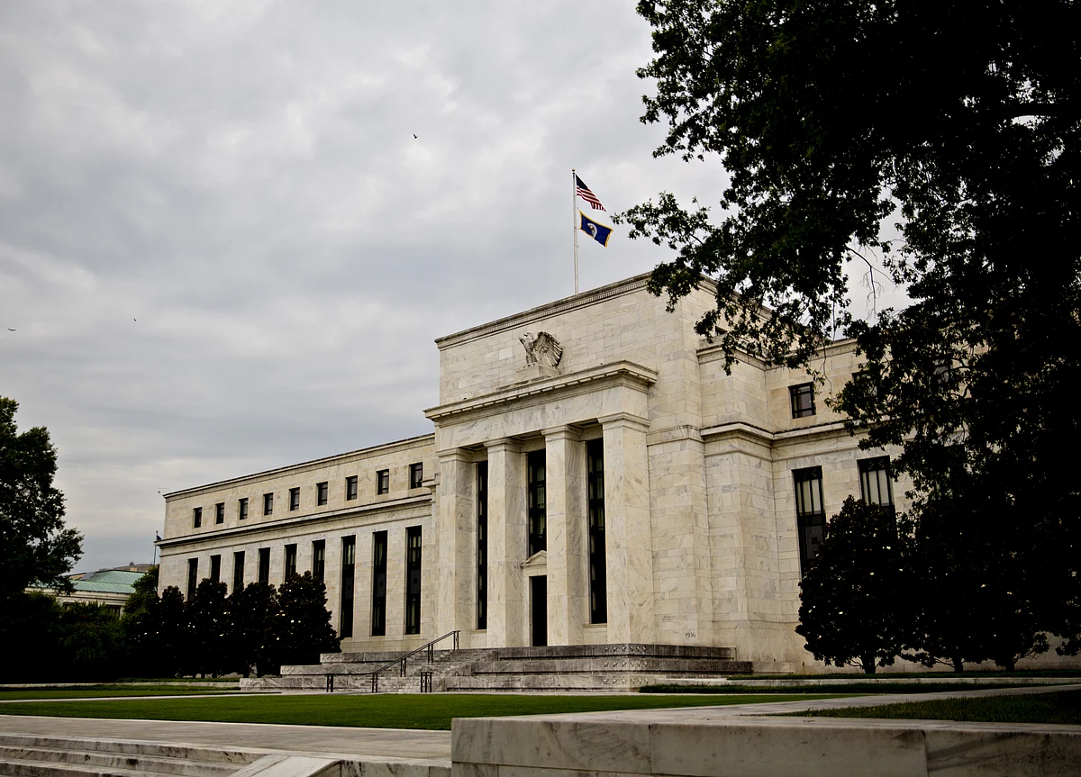 Fed Should Buy $250 Bln in Treasuries, Ex-Officials Suggest