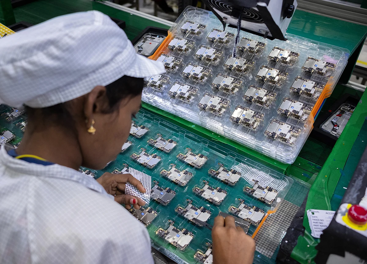 India’s Mobile Phone Exports Grow Over Eightfold In 2018-19